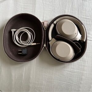 Sony WH-1000XM2 Active Noise Cancellation Headphones - Champagne